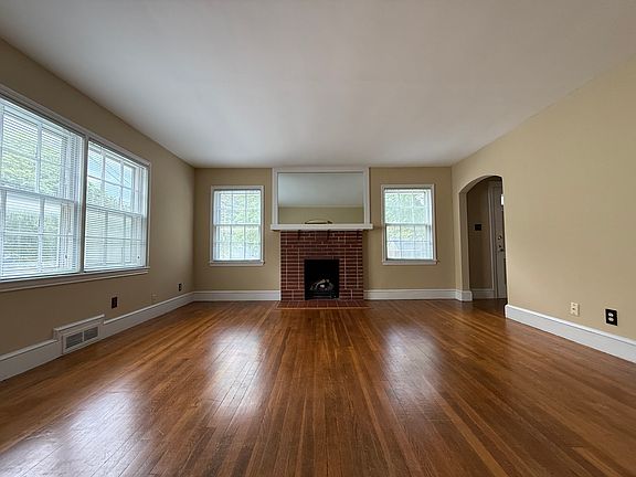 5th image of 912 Madison Ave