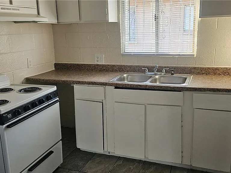 1933 Alwill St #C — Photo 6