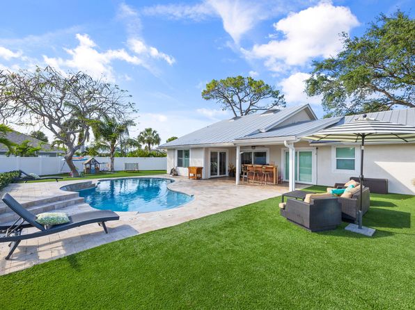 15 Hemlock Lane, Tequesta, FL 33469