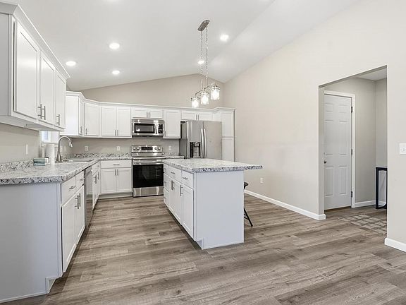 4th image of 2148 Cambridge Court