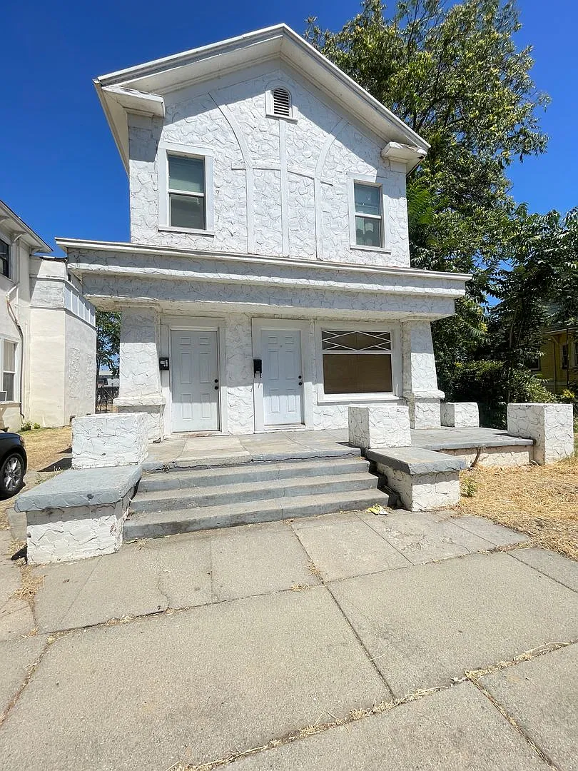 319 B St — Photo 1