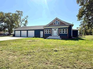 755 H St, Fairmont, NE 68354