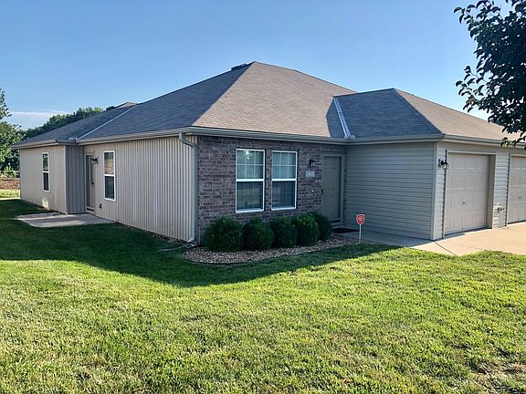 2nd image of 128 SE Rock Garden Ln
