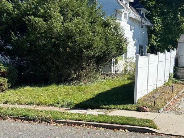 123 N Vivyen Street, Bergenfield, NJ 07621