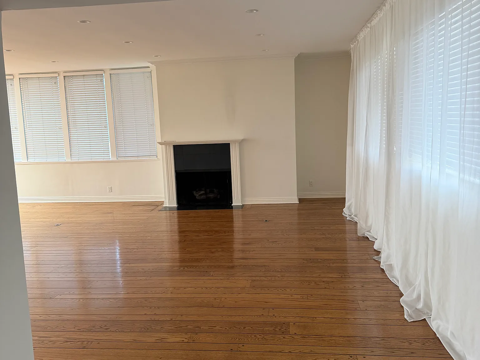 4 bed, 3.5 bath, 2800 sqft, $7,500 — Photo 3