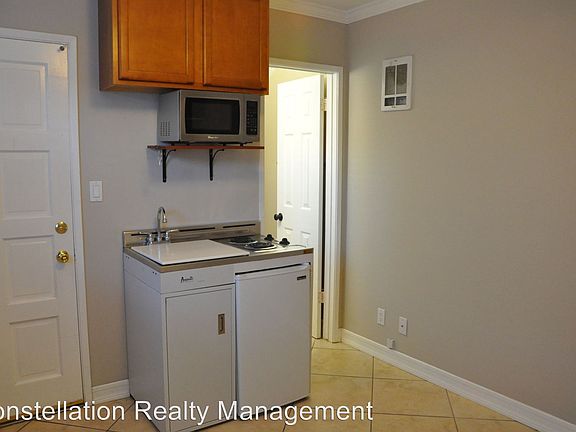4th image of 4666 North Ave #C