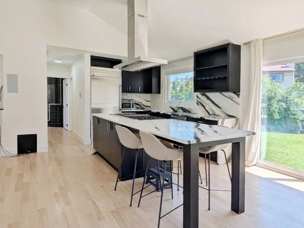1169 Normandy Cres, Ottawa, ON K2E 5A7