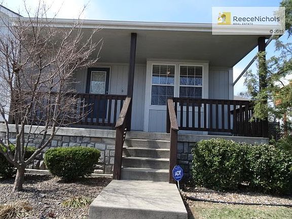 2nd image of 604 NW Scenic Ln