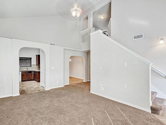 4th image of 325 Duskwood St