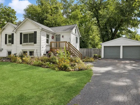 38051 N Lee Ave, Spring Grove, IL 60081