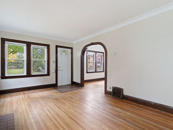 3rd image of 2954 Russell Ave N