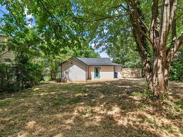 149 Edwards St NW — Photo 32