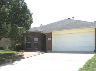 1245 Topeka Dr, Saginaw, TX 76131