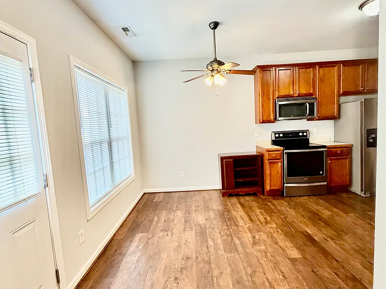 3935 Blairwood St — Photo 10
