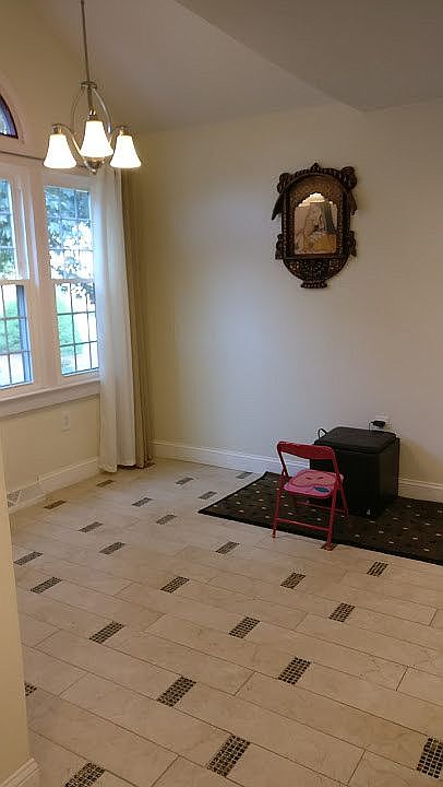 1st image of 7 Hawthorne Vlg APT B