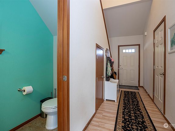 5th image of 1990 Kelowna Place SE