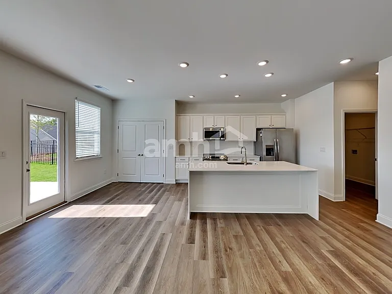 1048 Highland St — Photo 4