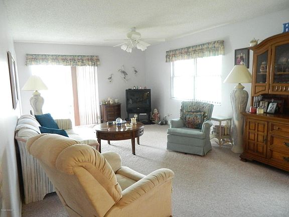 3rd image of 200 Saint Lucie Ln APT 606