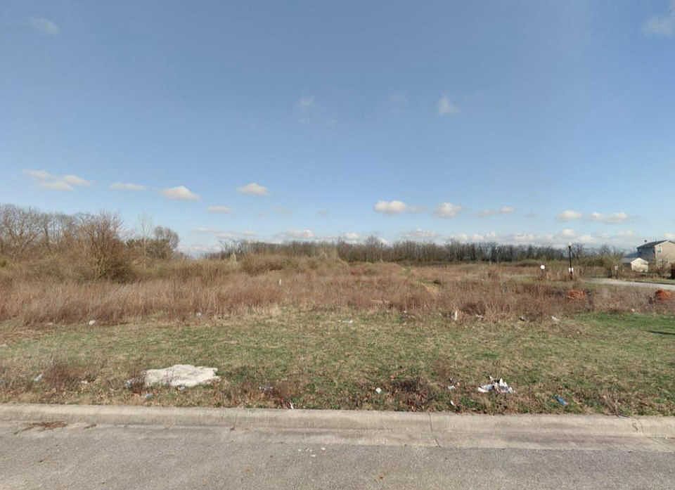 2nd image of 1332 Robinof Dr