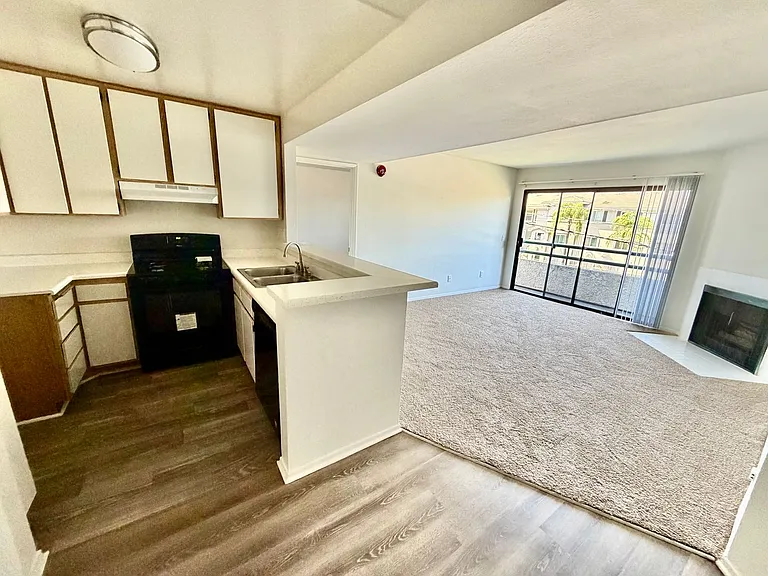 Lassen Apartments — Photo 14