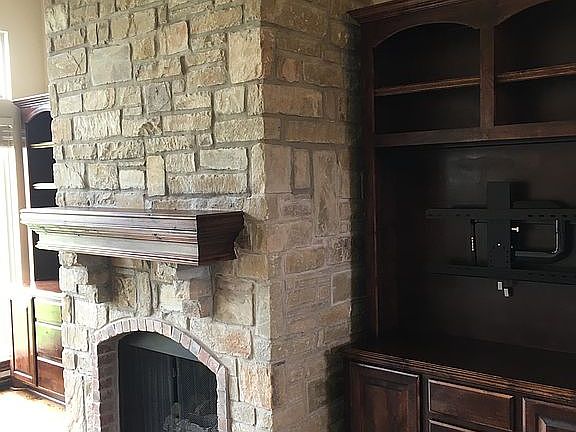 Built in-cabinet/bookshelves