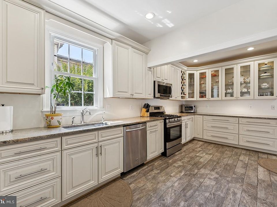 1st image of 2034 S Shirlington Rd