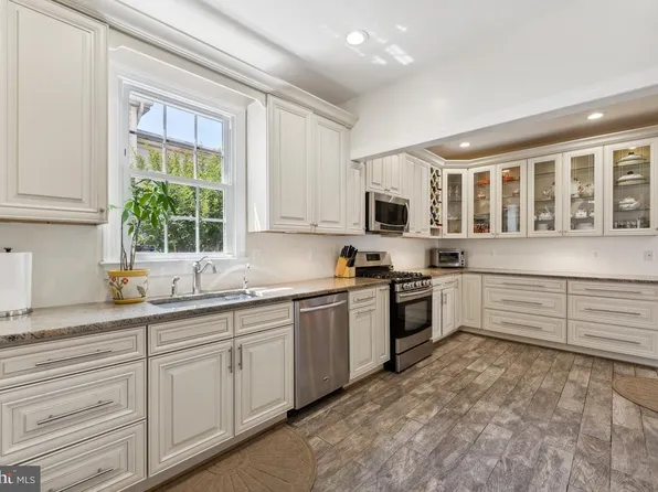 2034 S Shirlington Rd, Arlington, VA 22204