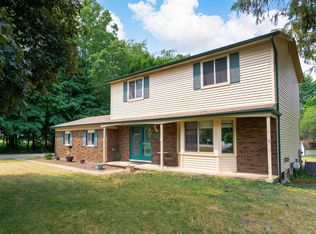 3305 Harvey Lake Rd, Highland, MI 48356