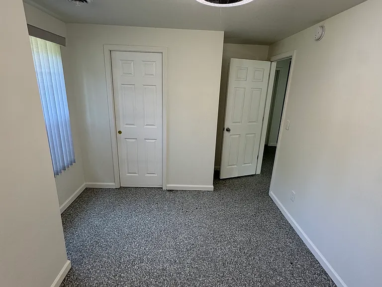 220 W Williams St — Photo 16