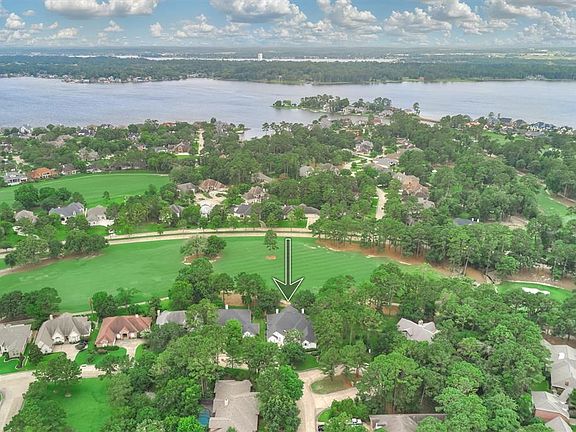 This golf course home has so much to offer located in the Country Club Subdivision of Bentwater.
