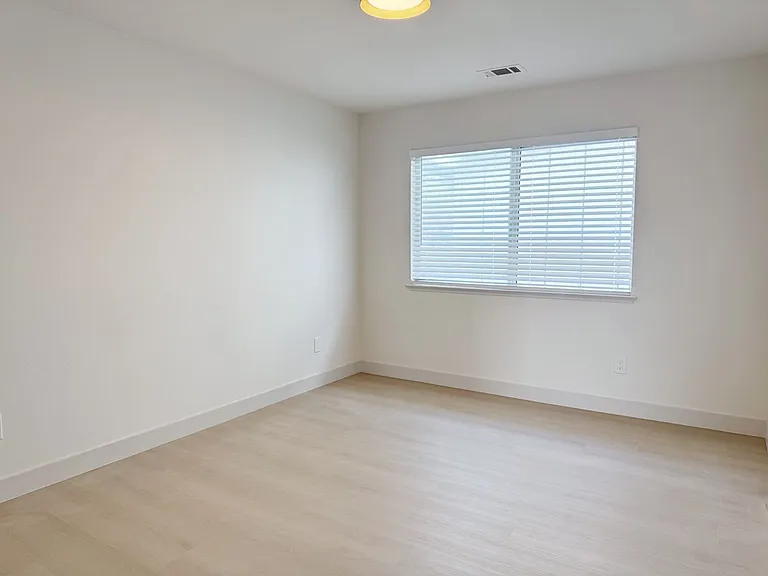 2868 Homestead Rd — Photo 16