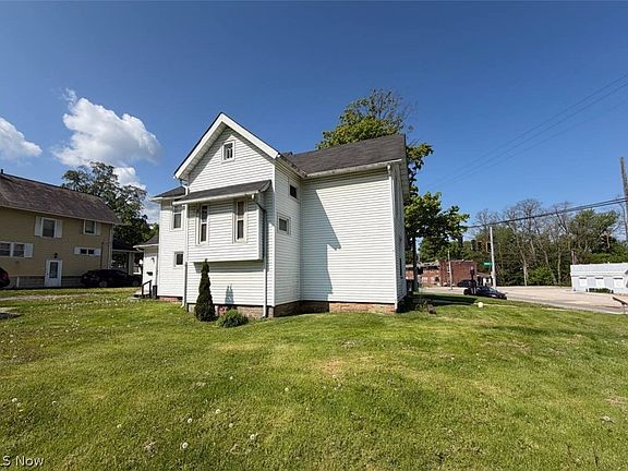 3rd image of 830 Bunker Hill Rd