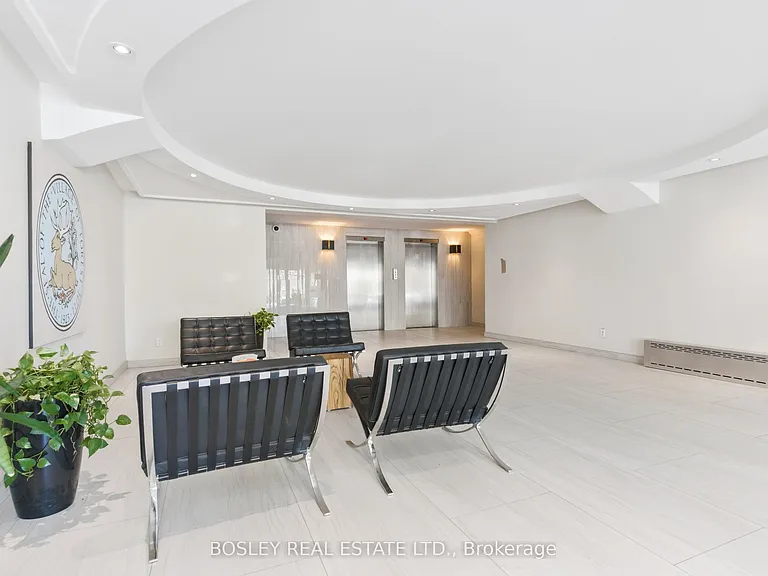 335 Lonsdale Rd #210 — Photo 29