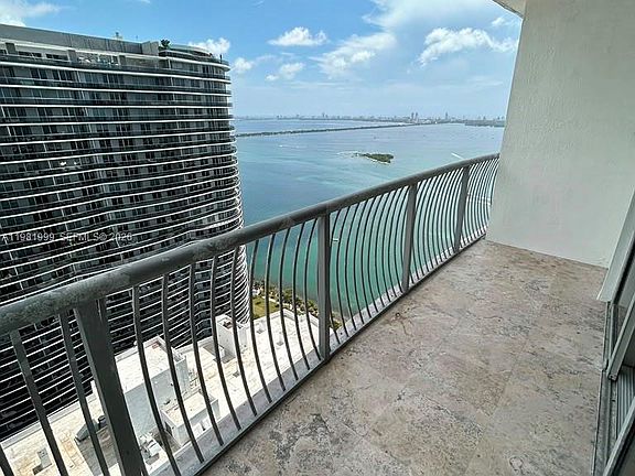 3rd image of 1750 N Bayshore Dr #5307