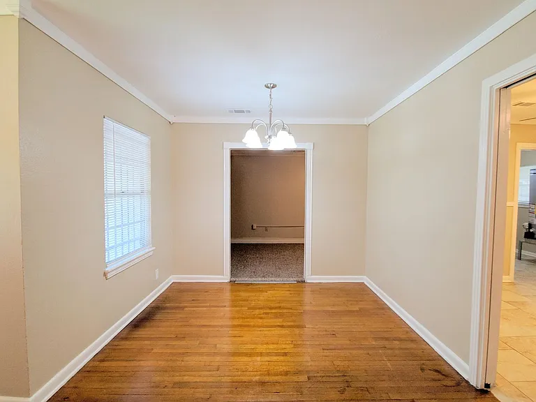 1223 Shawnee St — Photo 4