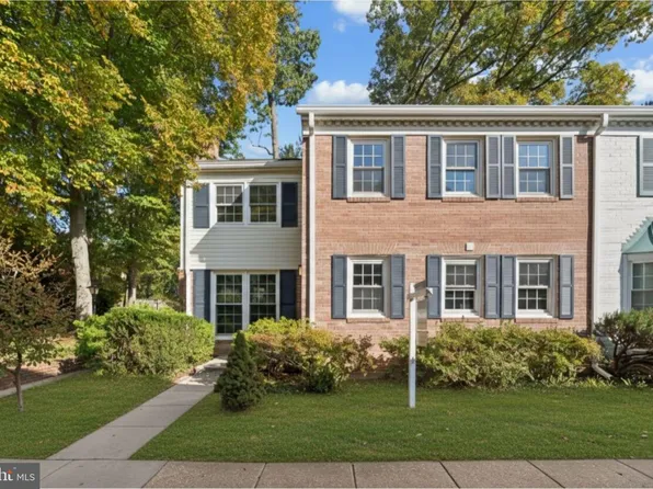 855 Azalea Dr Unit 27, Rockville, MD 20850