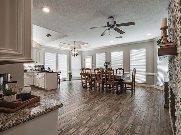 4th image of 5811 Valley Fair Dr
