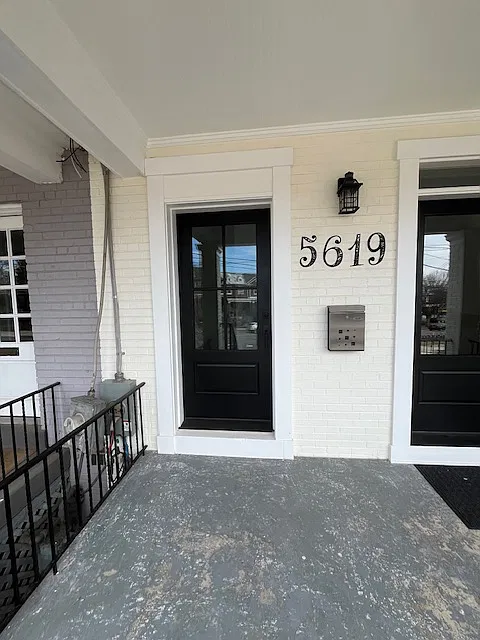 2 bed, 740 sqft, $2,200 — Photo 2