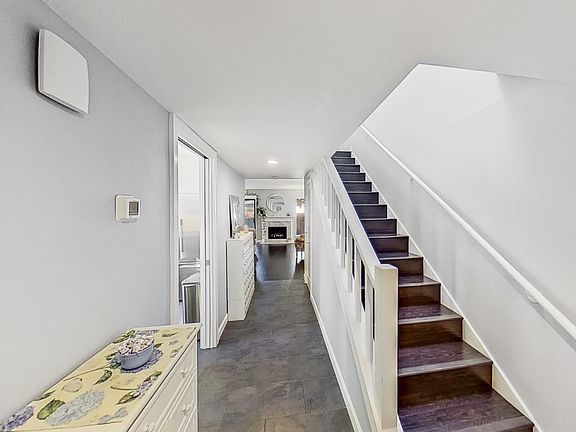 2nd image of 130 Barneson Ave APT 6