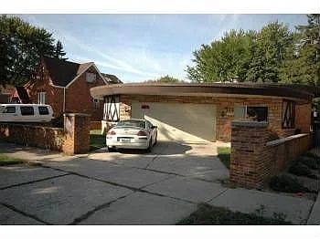 3936 Clarence Ave photo 1