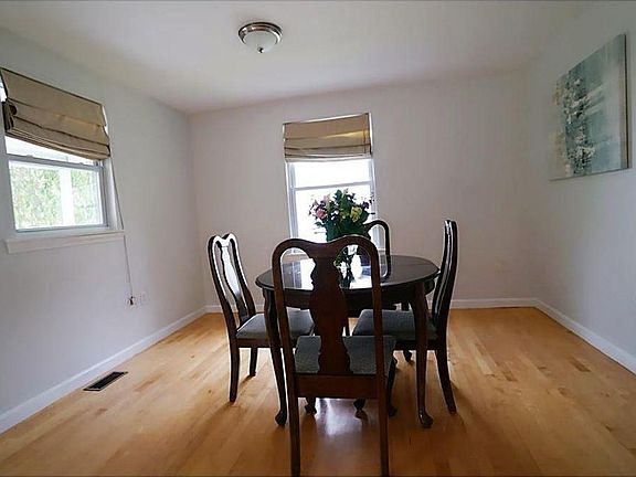 4th image of 542 Lake St #A