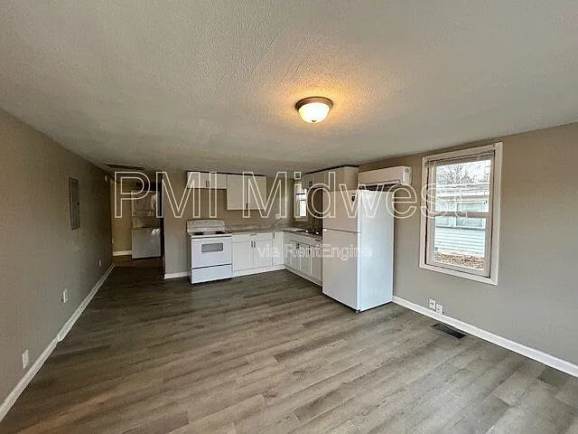 1408 Holland St #A — Photo 2