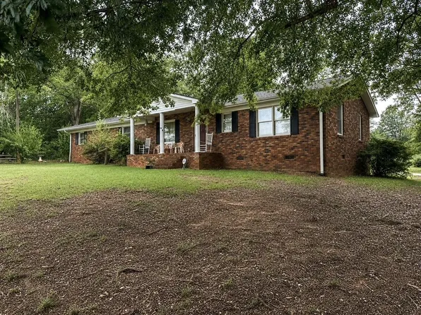 500 W Rutherford St, Landrum, SC 29356