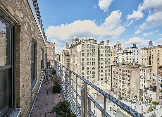 Sold by Warburg | media 11