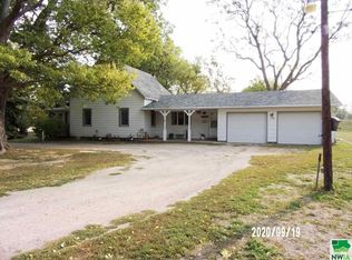 1106 7th St, Hawarden, IA 51023