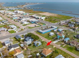 619 S Magnolia St, Rockport, TX 78382