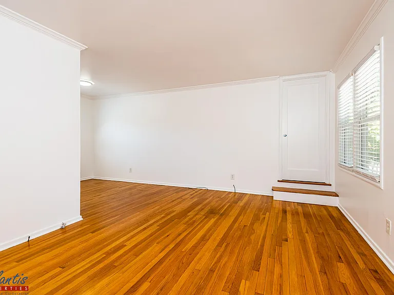 42 Park Ave — Photo 2