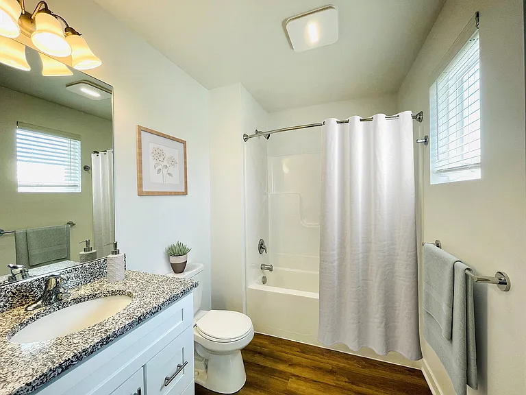 Elmwood Lake Apartments — Photo 16
