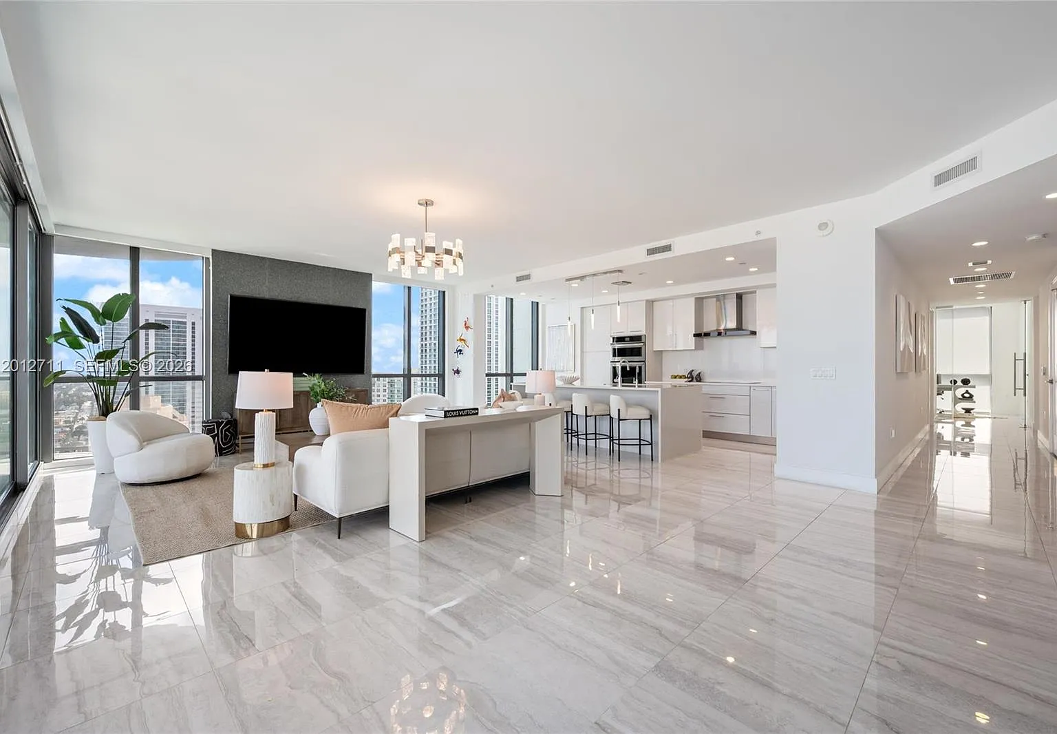 100 Las Olas Condo — Photo 1