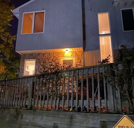5th image of 6 Essex St APT D16